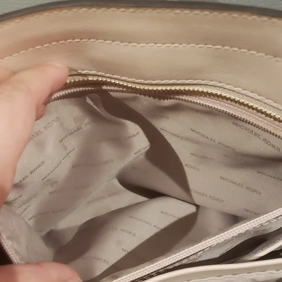 ❣️💫MARK DOWN💫❣️ Michael Kors pink bag - Picture 9 of 15
